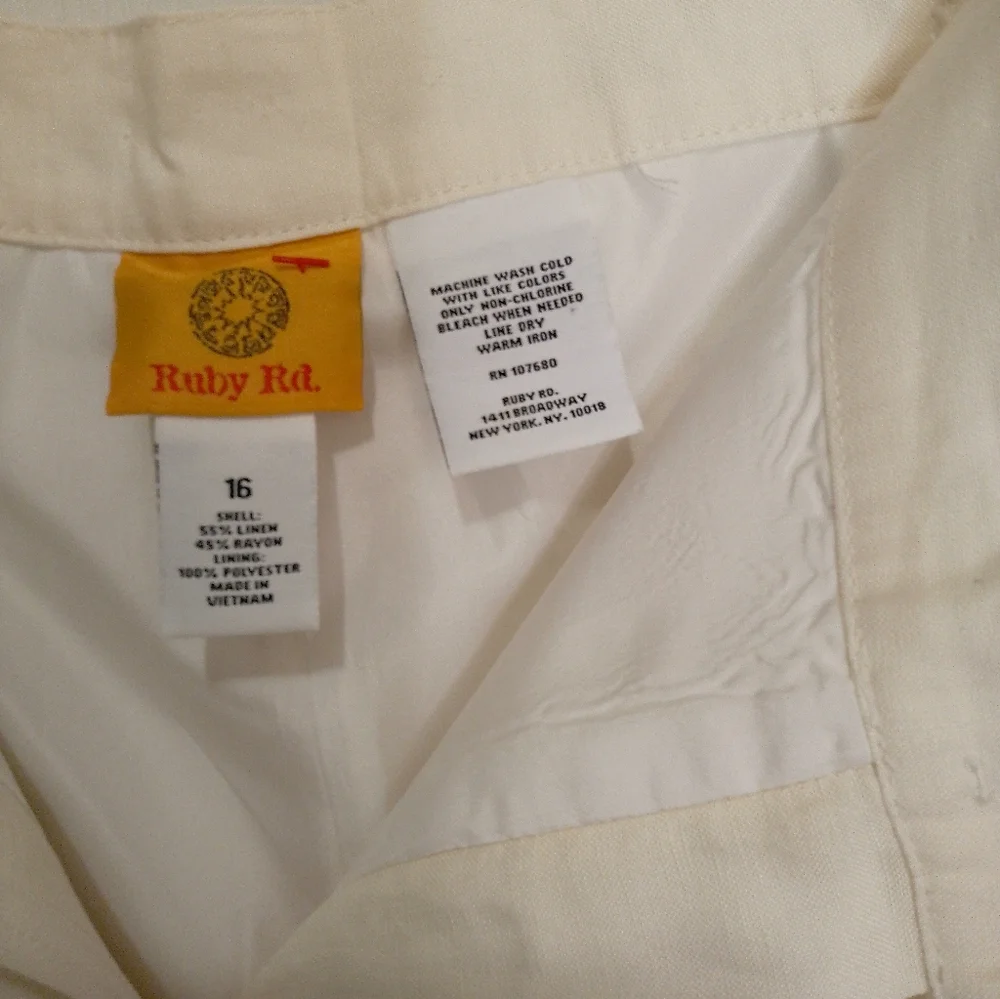 NWT/ pants/size 16/Brand: Ruby Rd/color:ant white